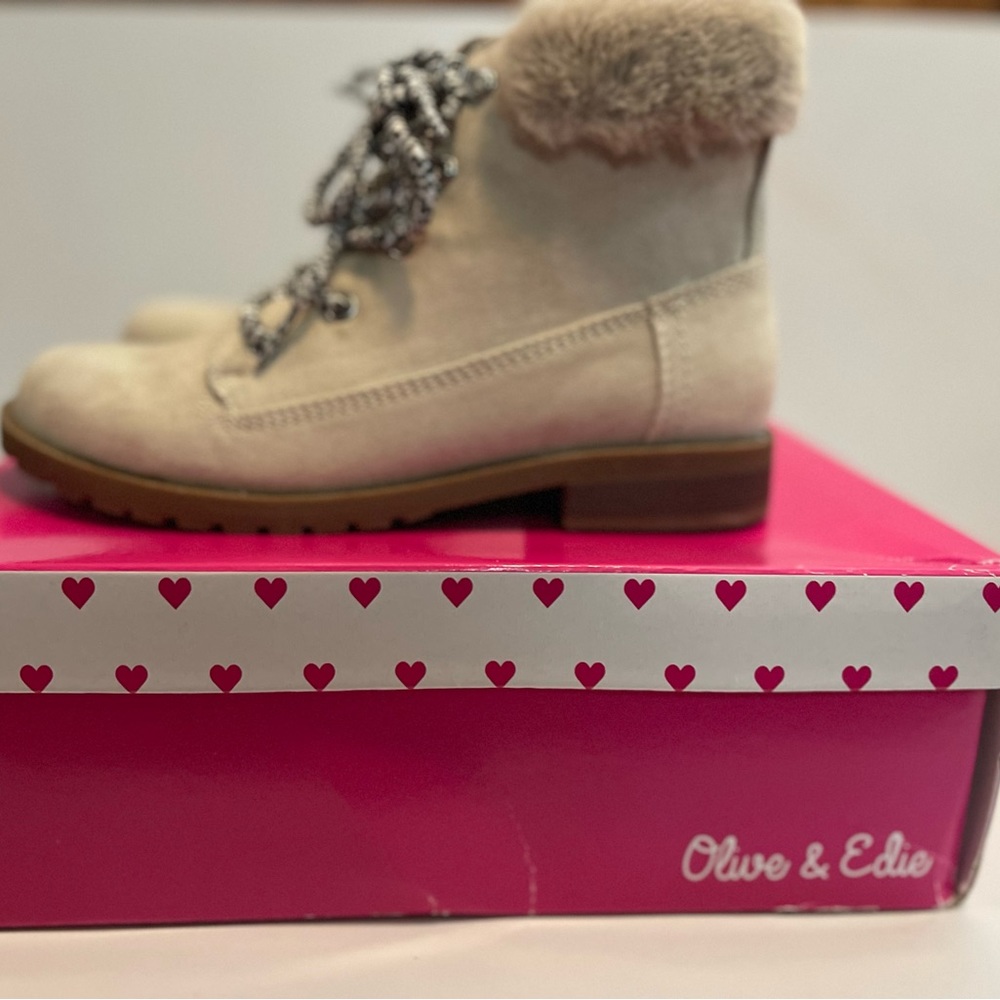 Girls boots
